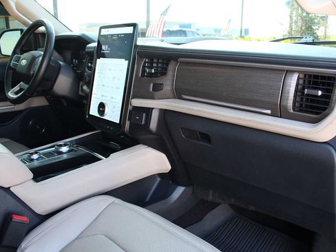 Used 2023 Ford Expedition Limited AWD/4WD image 16