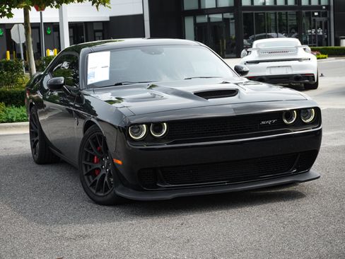 Used 2016 Dodge Challenger SRT Hellcat RWD image 2