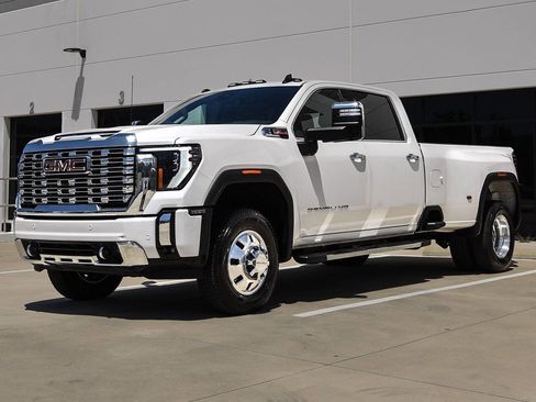 Used 2024 GMC Sierra 3500 Denali w/ Denali Reserve Package image 4