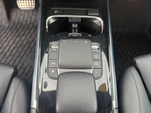 Used 2021 Mercedes-Benz GLB 250 4MATIC image 22