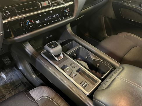 Used 2025 Nissan Pathfinder SV image 41