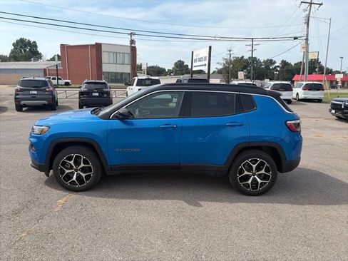 Used 2025 Jeep Compass Limited AWD/4WD image 3