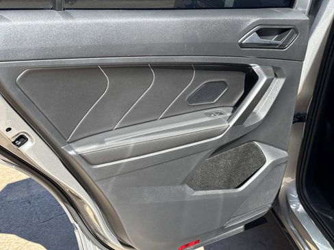 Used 2022 Volkswagen Tiguan SE R-Line image 12