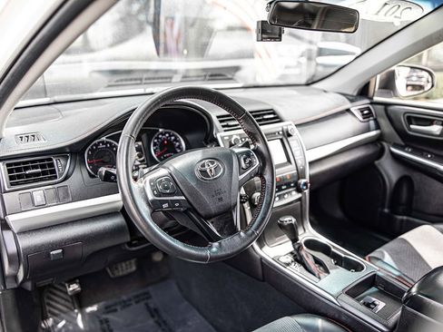 Used 2017 Toyota Camry SE FWD image 19