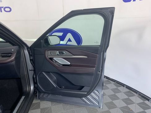 Used 2025 Ford Explorer Platinum RWD image 38