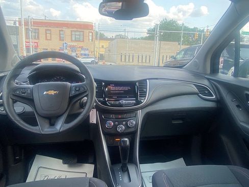 Used 2020 Chevrolet Trax LS w/ Tint and Cruise Package FWD image 17