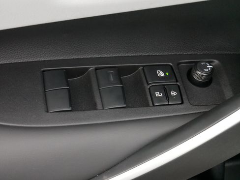 Certified 2025 Toyota Corolla SE image 19