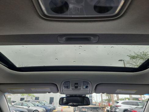 Used 2018 Kia Niro Touring FWD image 19