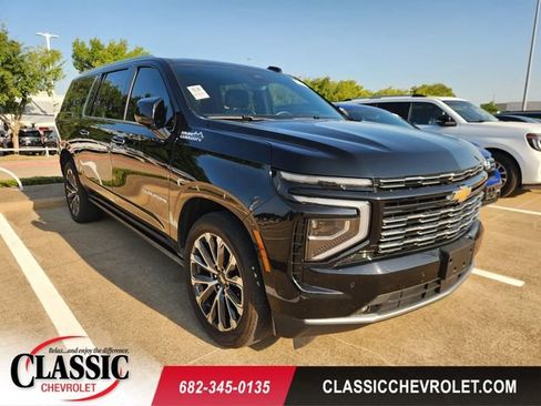 Used 2025 Chevrolet Suburban High Country RWD image 1