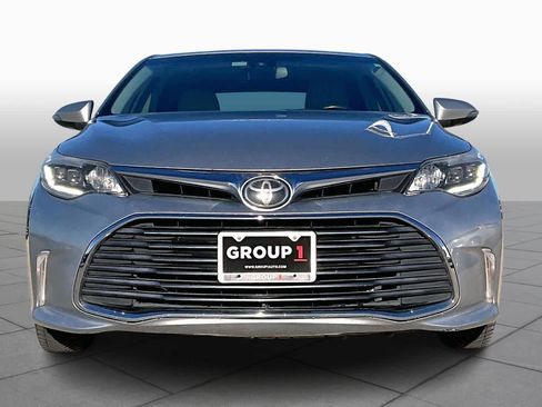 Used 2017 Toyota Avalon Limited image 3