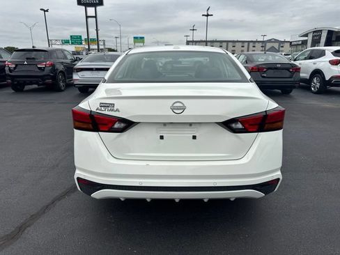 Used 2025 Nissan Altima 2.5 SV FWD image 4