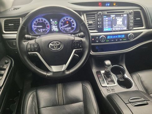 Used 2018 Toyota Highlander SE image 22