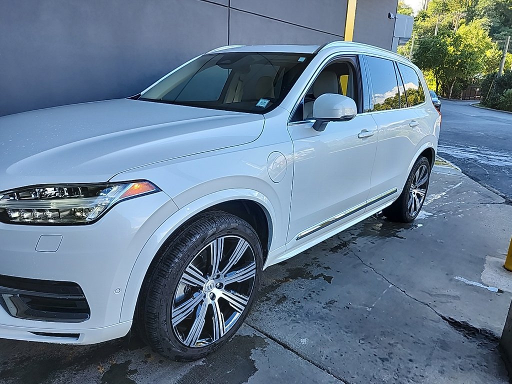 Used 2025 Volvo XC90 T8 Plus w/ Protection Package Premier AWD/4WD image 2