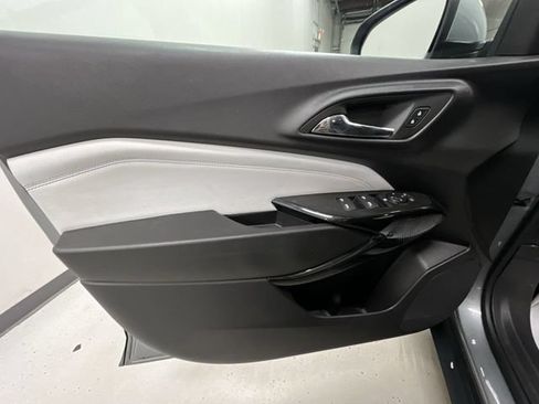 Used 2025 Chevrolet Trax LT FWD image 21