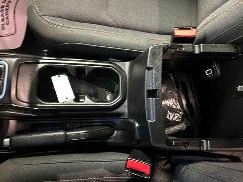 Used 2024 Jeep Wrangler Unlimited image 21