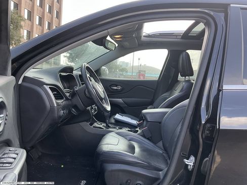 Used 2019 Jeep Cherokee Limited w/ Technology Group FWD image 8