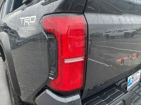 Used 2025 Toyota Tacoma TRD Off-Road AWD/4WD image 11