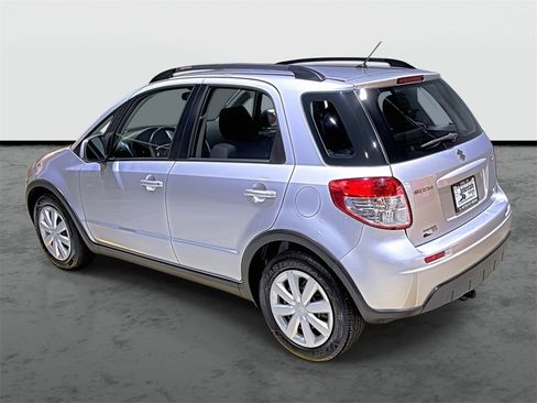 Used 2011 Suzuki SX4 AWD Hatchback image 2
