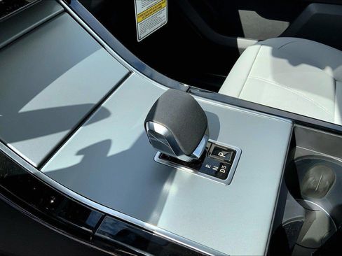 New 2025 Land Rover Range Rover Velar S AWD/4WD image 12