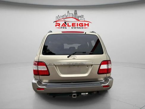 Used 2006 Toyota Land Cruiser Sport Utility 4D image 6