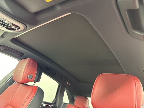 Certified 2025 Porsche Macan image 23