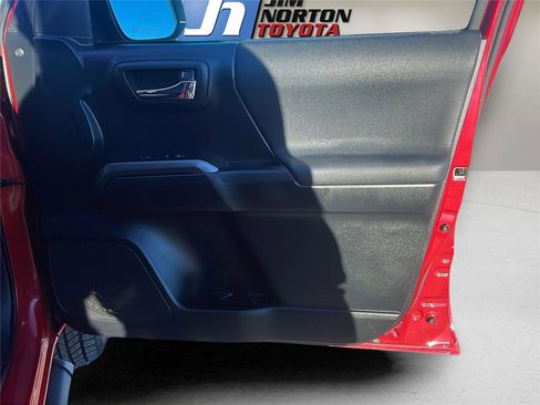 Used 2019 Toyota Tacoma TRD Sport image 13