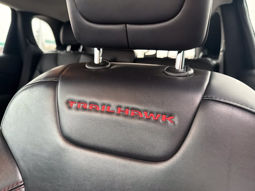 Used 2021 Jeep Cherokee Trailhawk AWD/4WD image 7