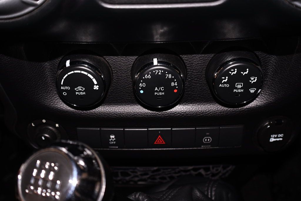 Used 2012 Jeep Wrangler Sahara w/ Dual Top Group AWD/4WD image 22