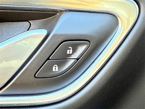 Used 2021 Chevrolet Suburban LT image 23