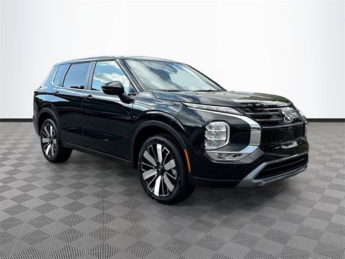 New 2025 Mitsubishi Outlander SE image 3