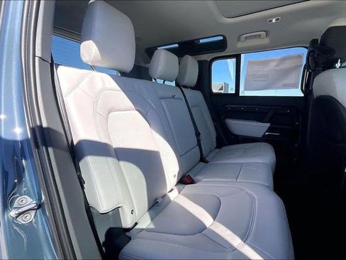New 2026 Land Rover Defender 110 X-Dynamic SE image 11