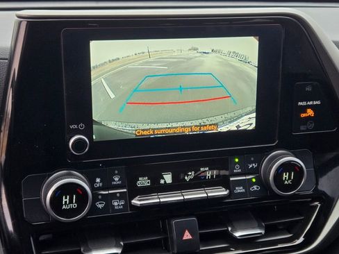 Used 2024 Toyota Highlander LE image 26