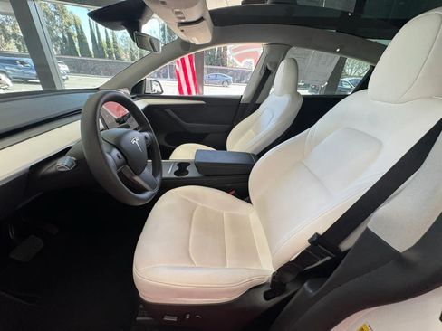Used 2024 Tesla Model Y Long Range AWD/4WD image 10
