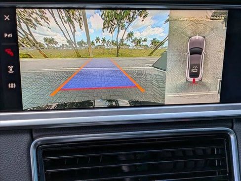 Used 2023 Porsche Panamera image 11