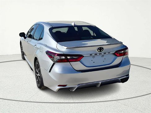 Used 2022 Toyota Camry SE image 5