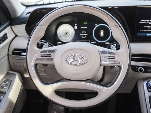 Used 2023 Hyundai Palisade Calligraphy image 17