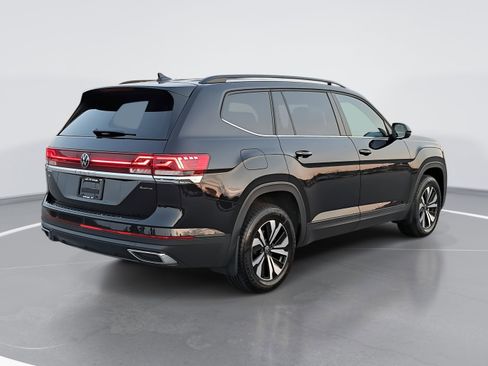 Certified 2024 Volkswagen Atlas SE image 3