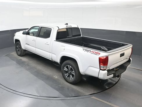 Used 2019 Toyota Tacoma TRD Sport AWD/4WD image 19