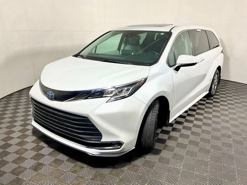 Used 2022 Toyota Sienna XLE FWD image 11
