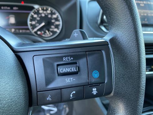 Used 2024 Nissan Rogue SV AWD/4WD image 18
