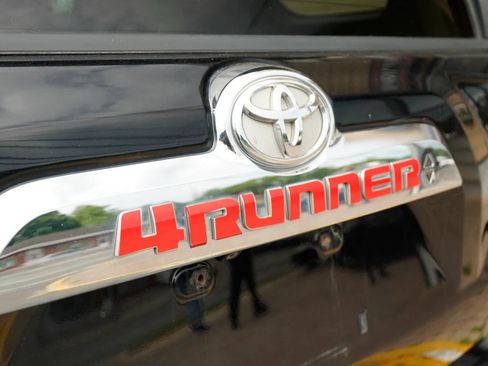 Used 2010 Toyota 4Runner Limited AWD/4WD image 12