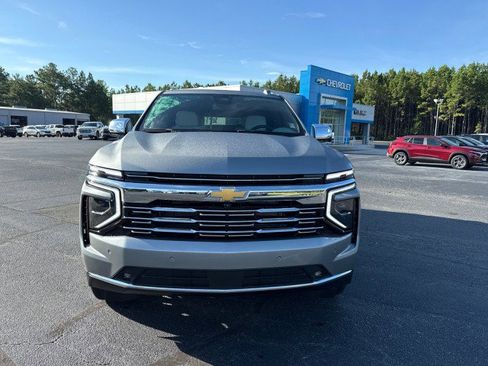 New 2025 Chevrolet Suburban Premier image 8