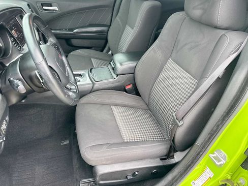 Used 2019 Dodge Charger SXT w/ Blacktop Package AWD/4WD image 15