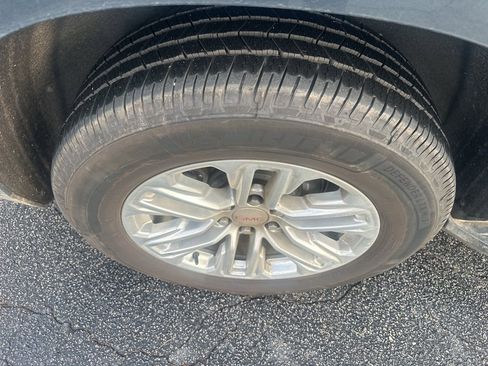 Used 2021 GMC Yukon SLT w/ SLT Premium Package image 10