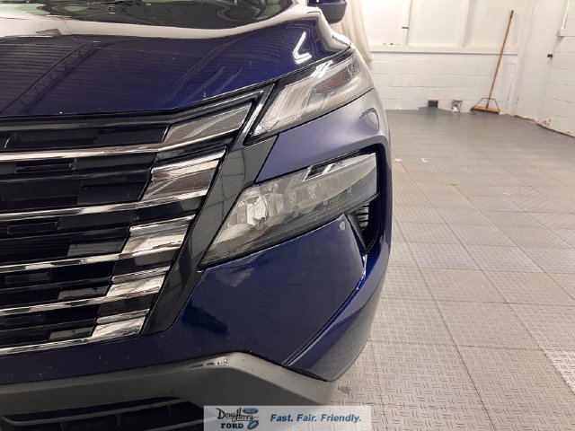 Used 2025 Nissan Rogue SV AWD/4WD image 11