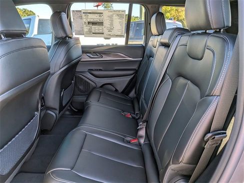 New 2025 Jeep Grand Cherokee Limited w/ Black Appearance Package image 14