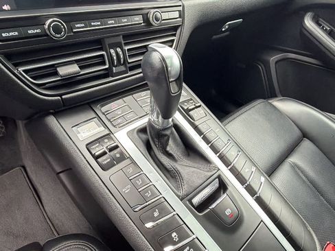 Used 2021 Porsche Macan w/ Premium Package image 13