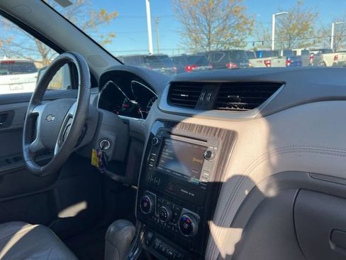 Used 2014 Chevrolet Traverse LT image 32