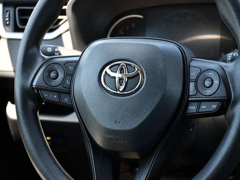 Used 2025 Toyota RAV4 XLE FWD image 21