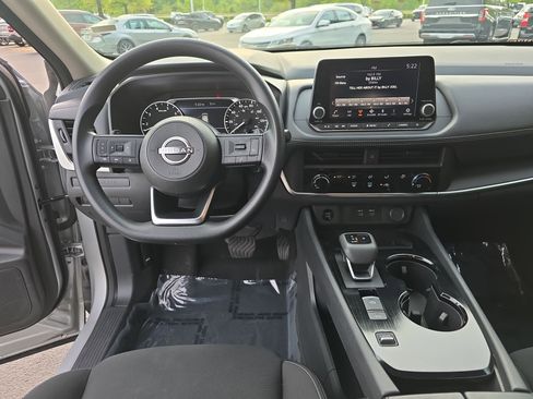 Used 2024 Nissan Rogue S FWD image 18